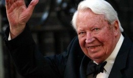 英国前首相爆料新闻视频,揭秘新闻视频背后的惊人真相